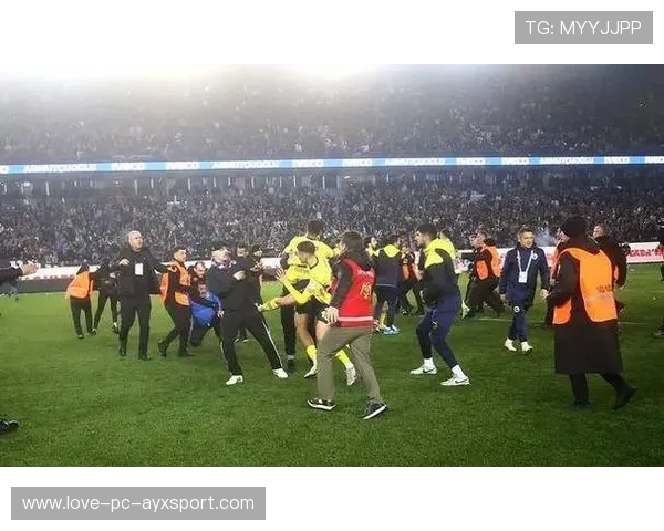 双方球迷冲突升温影响联赛秩序