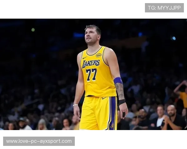 决胜21后两罚锁胜局!东契奇29+11+10取三连胜三分11中1瑕不掩瑜,东契奇绝杀带走胜利,21岁首次季后赛已比肩传奇 决胜21后两罚锁胜局!东契奇29+11+10取三连胜三分11中1瑕不掩瑜,东契奇绝杀带走胜利,21岁首次季后赛已比肩传奇